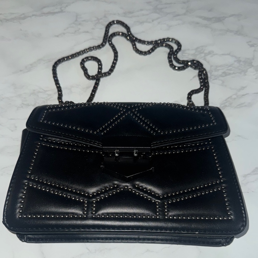 Elegant Black Crossbody Bag with Chain Strap